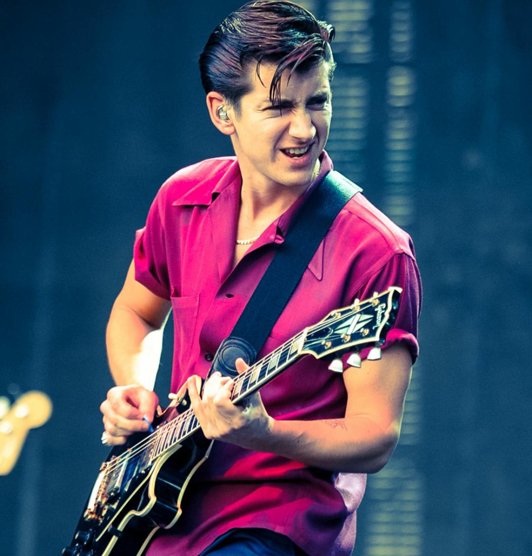 Happy birthday to alex turner i love your voice and your style and your hair and your guitar and your band 