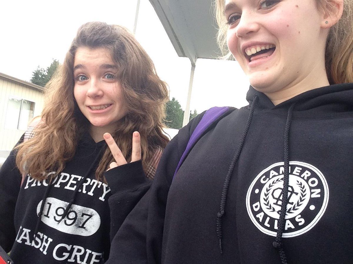 mythcarpenter's tweet photo. #cameronmerch #nashmerch @Nashgrier
@camerondallas ca$h asf @lolnashtho http://t.co/PE6vD5MHDL