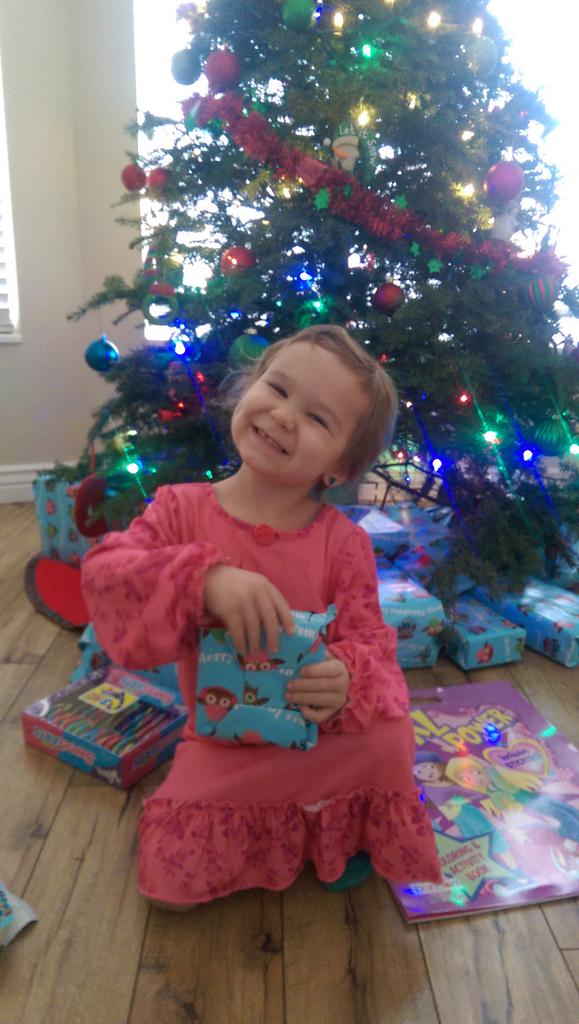 Lace801Up's tweet photo. My little girl on Christmas morning 🎄🎁 http://t.co/fhBFDaiwFb