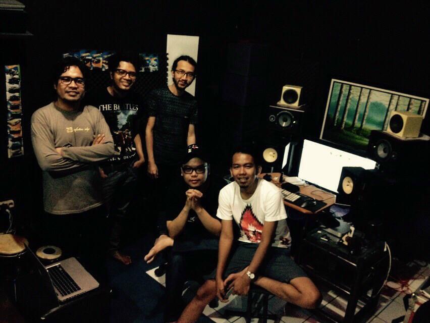 D'Angkotz :D RT <a href="/morizh_ballo/">kungf[L]u.</a>: Bersatu di pangkalan, bersaing di jalanan <a href="/giTaRoni/">Gita Roni Chandra</a> <a href="/bemzharper/">bambang hari permana</a> <a href="/ade_kunci/">Ade Kunci Wihartoyo</a> <a href="/Ogi_Lugas/">ogi lugas fadil aji</a>