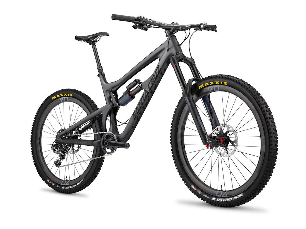 pinkbike's tweet photo. Our 2014 Trail Bike of the Year is the @santacruzbikes Nomad Carbon http://t.co/QnmNXS1EEX @nomadsmtb @StevePeat http://t.co/Ws1U4OiLkq