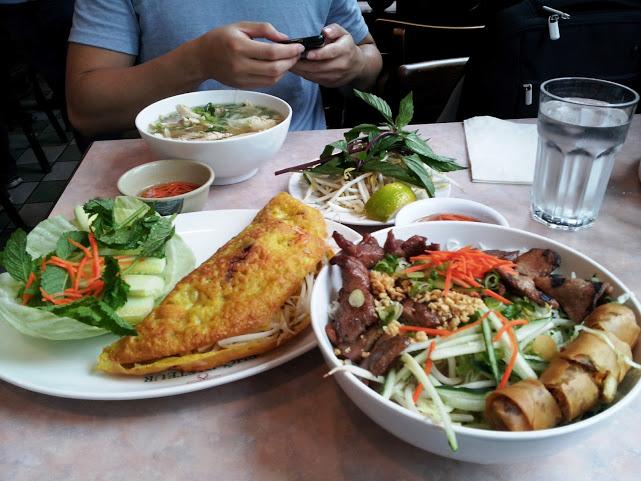 GoogleLocalBOS's tweet image. Warm up today in Chinatown at one of these chef&apos;s picks: goo.gl/0CWMSp  (via @bostonmagazine).