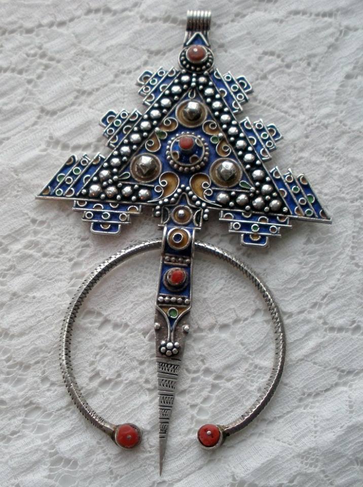 bijouxberberes's tweet photo. Fibule du Maroc
#bijoux #berbere #amazigh #maroc #tiznit #culture http://t.co/GSvUXSFafZ