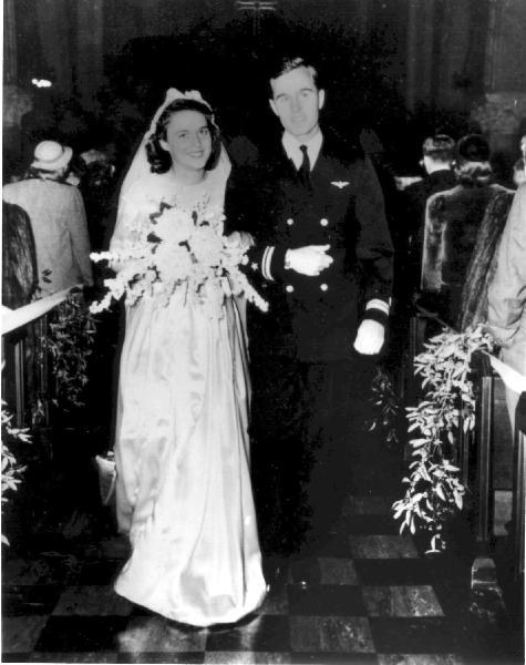 lethomas10's tweet photo. Favorite couple award."@TheBushCenter: Wishing President @GeorgeHWBush &amp; Mrs. Barbara Bush a happy 70th anniversary! http://t.co/a616UIJZS8"