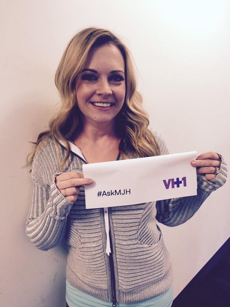 hindsightvh1's tweet photo. Happy #Hindsight #90sWeek! We're chatting NOW with @MelissaJoanHart! Send us your questions with #AskMJH! 🎉 http://t.co/uoFTsBARHl