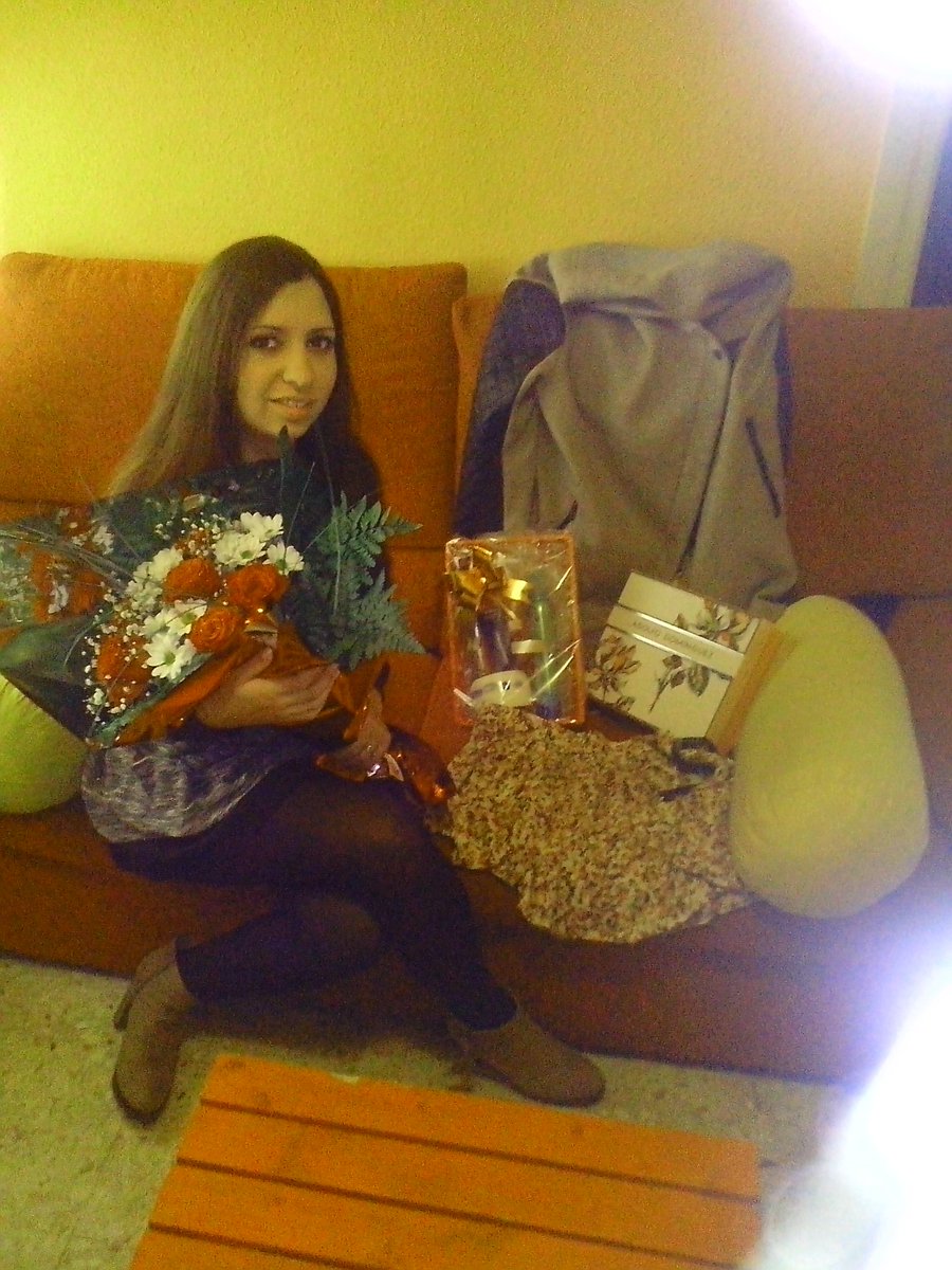 Juliet_er's tweet photo. Regalitos de @jose_romero_21 Menudos reyes he tenido y que buen dia hemos pasado de comida y cenita para rematar. http://t.co/wGQiXZ5X5U