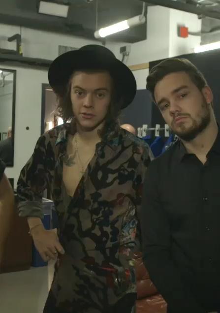 _LuLu94_'s tweet photo. #GermanyLoveOneDirection #HollywoodMusicAwards Directioners #GlobalArtistHMA One Direction http://t.co/V7YyWQrhHw