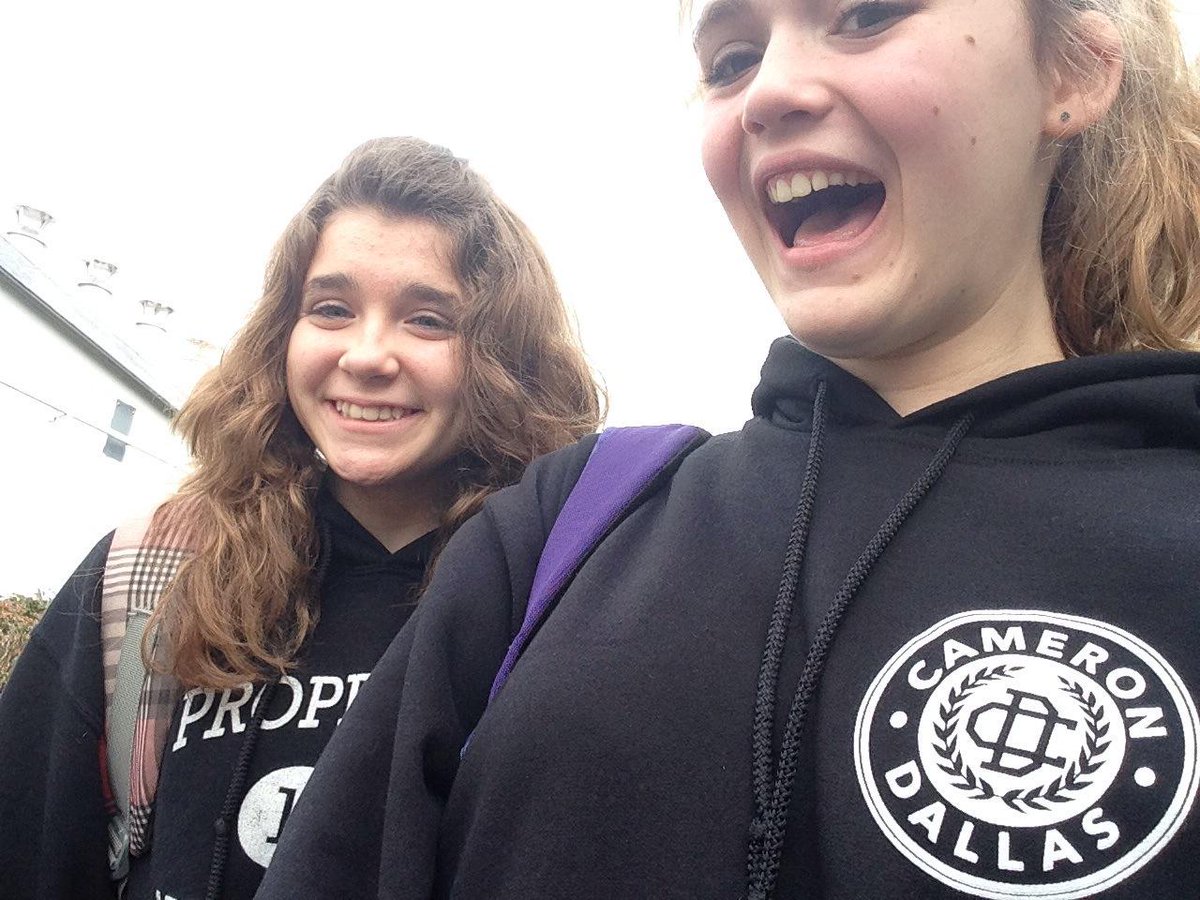 mythcarpenter's tweet photo. ca$h @camerondallas #cameronmerch #nashmerch @nashgrier @lolnashtho http://t.co/NLUH1oCRVm