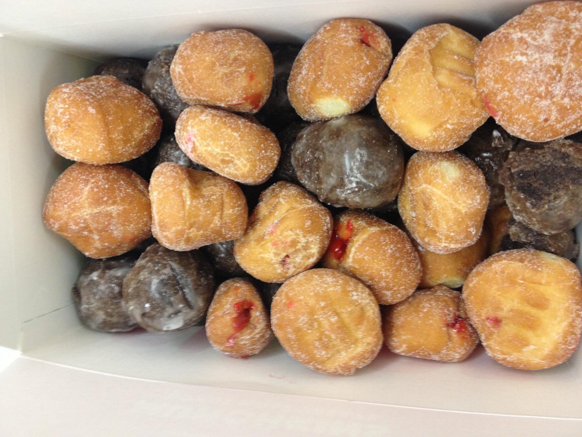 #AmericaRunsOnDunkin munchkins dalla Befana per brave studentesse