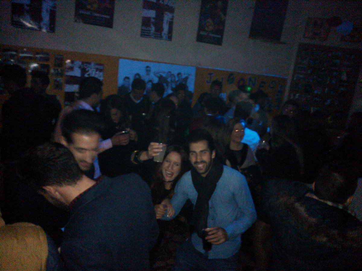 Jugones_'s tweet photo. Gracias a todos por la increible noche de ayer! Y esperamos que los Reyes hayan sido buenos...Volveremos pronto!! http://t.co/q6FqZaEWV6