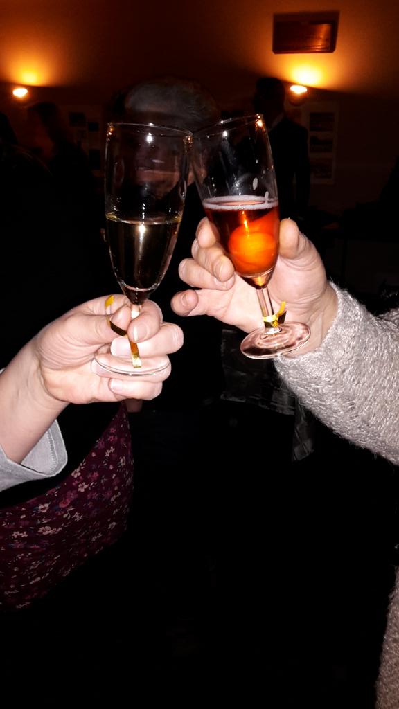 DeKernHandel's tweet photo. Vanavond hadden we weer een geslaagde nieuwjaarsborrel. Met natuurlijk een toost van de voorzitter op een gouden jaar http://t.co/NfFFQBSXzI