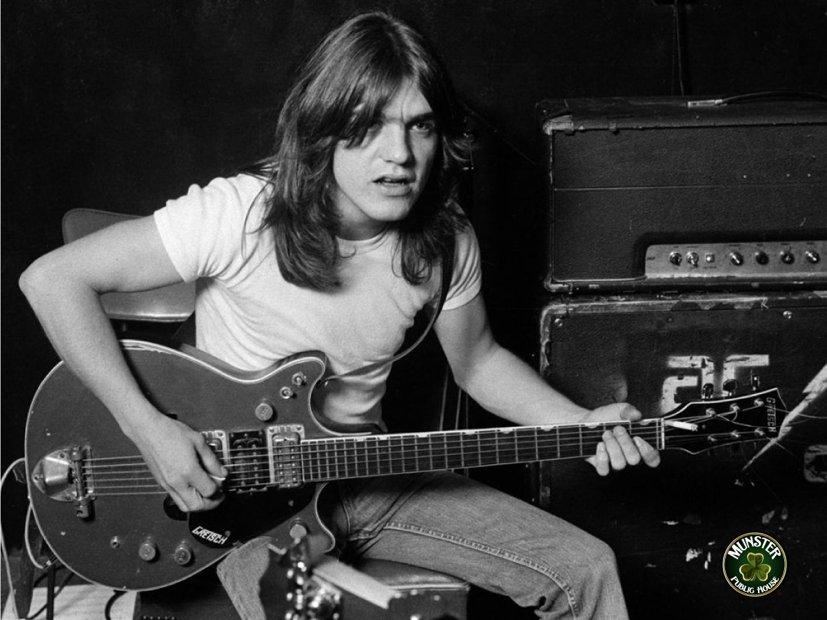 Un día como hoy nace Malcolm Young guitarrista de AC/DC.  Malcolm!
¡Celebrate hoy en Munster Pub! 