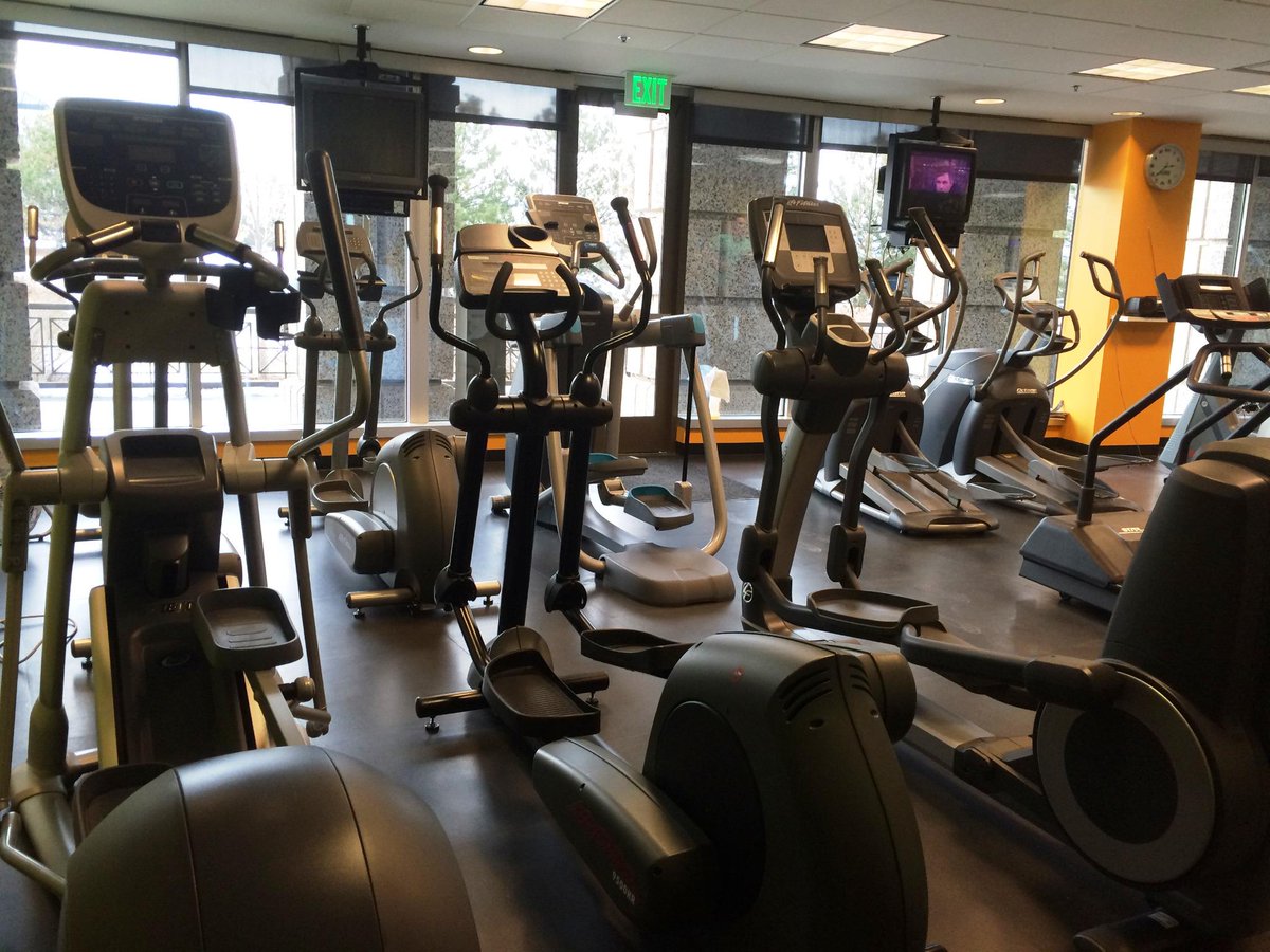 STARZCareers's tweet photo. Our 24 hr employee gym at HQ is the perfect place to work on that New Years Resolution #LifeAtSTARZ #CO #NYResolution http://t.co/9jz1rmAfmI