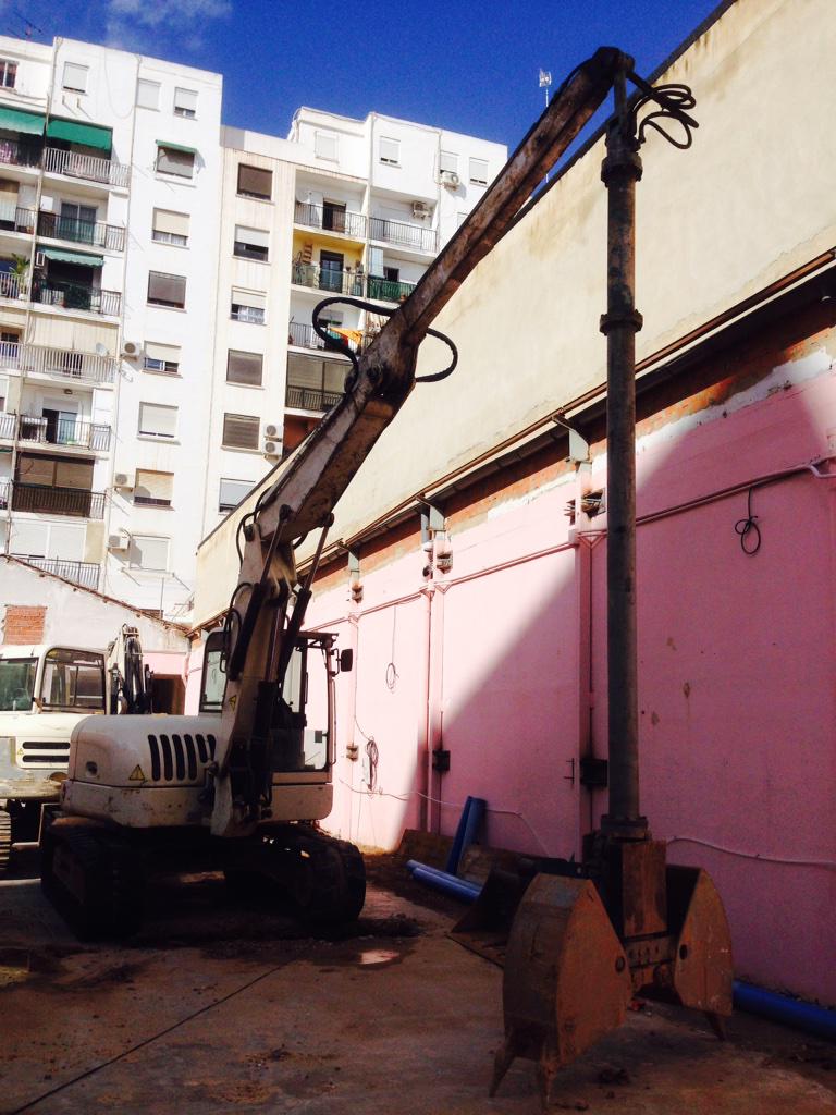 pantallax's tweet photo. COMIENZAN LAS OBRAS!!! SABÉIS COMO SE HACEN LOS MUROS PANTALLA? Aquí os lo explico  https://t.co/zUoUOA0UPE http://t.co/T2m4SK18gs