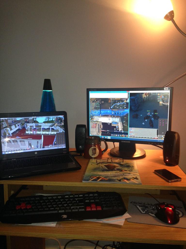 Page404RS's tweet photo. #GrindScape I need more monitors ๐ http://t.co/CAv6fGTUad