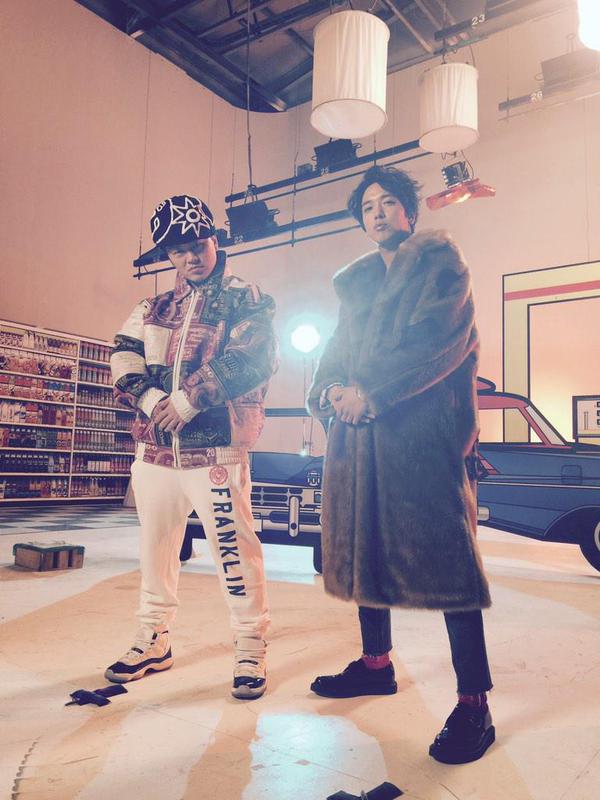 the_oneshots's tweet photo. #Yonghwa's got his mandatory rapper fur on. #Pray4This #YDG #Mileage http://t.co/tKlXRGOsj1
