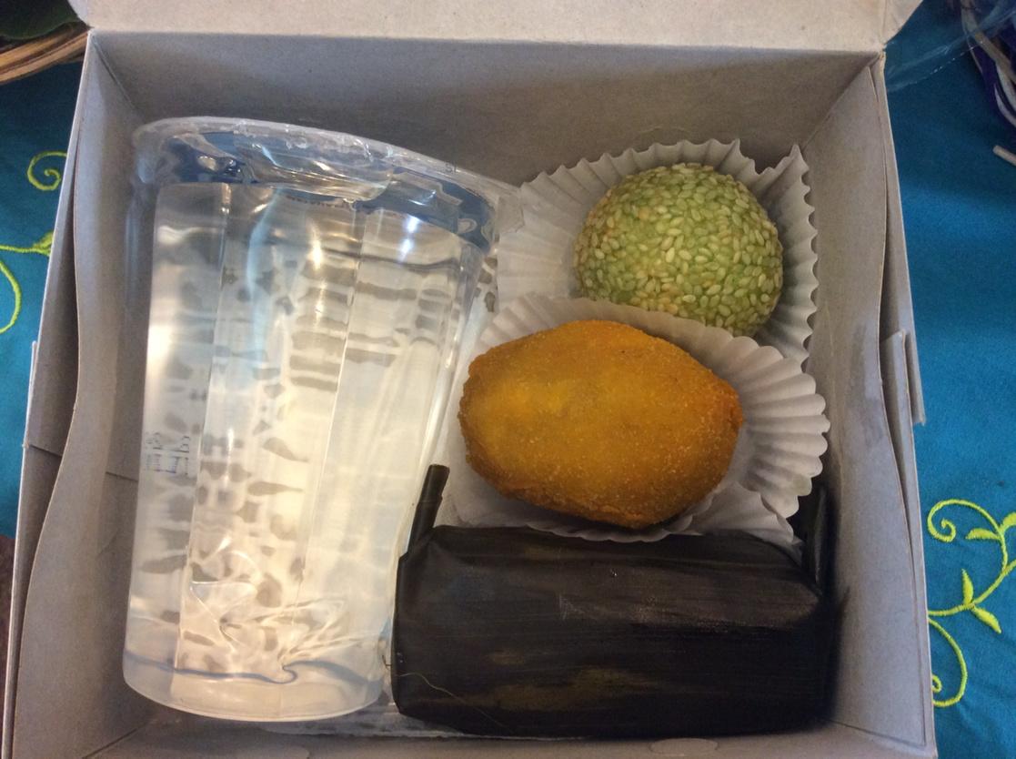 Nur_Mahmudi's tweet photo. Snack dan minuman untuk para peserta RAKON pun menggunakan bahan baku lokal seperti Onde2, Kroket Kentang, dan Arem2 http://t.co/I3gimdb1Wy