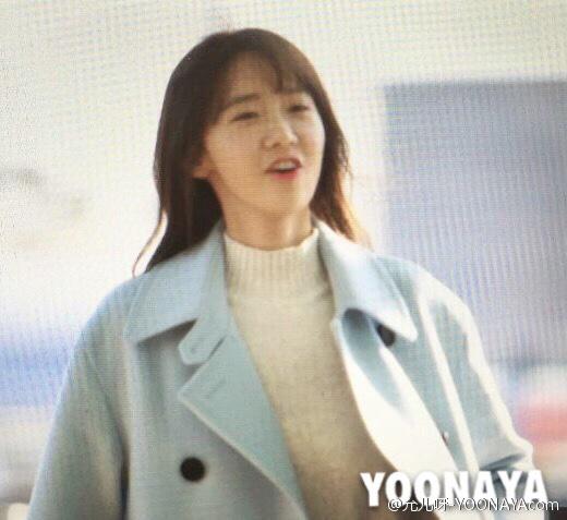 [PIC][07-01-2015]YoonA xuất phát đi Hàng Châu - Trung Quốc để quay bộ phim truyền hình của cô vào sáng nay B6t5V0wCMAAI2vG