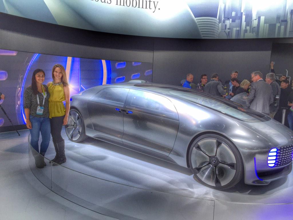 VaneHand's tweet photo. Hola desde el año 2030... Nos mostraron el #mercedesbenz autónomo del futuro con @EricaArgueta ¡que belleza! @CNET_Es http://t.co/oFuWKkdg1x