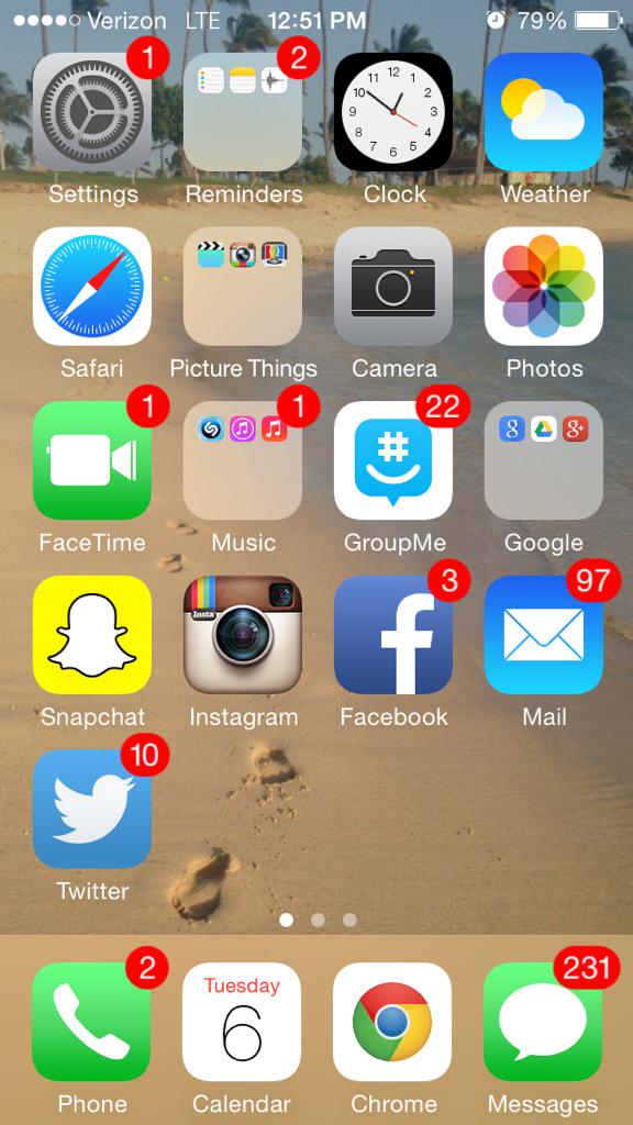 chechie89's tweet photo. What happens when your screen is broken for a week. #grouptextprobs @_michaeldavid @AmandaMcpeek @KelciPeck #chez http://t.co/EfXi8E8Q71