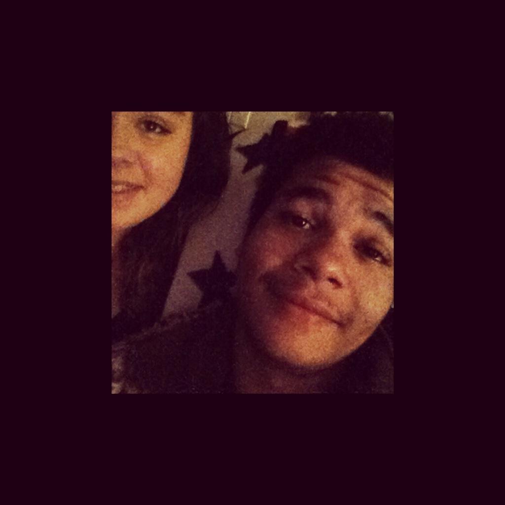 MadesynG's tweet photo. Im his left hand, fourth finger chick.✊💍💑 http://t.co/SsKFVsMjyg