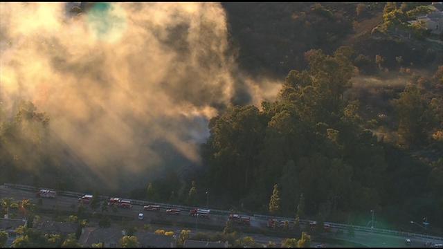 ZCodeMedia's tweet image. RT @News8: BREAKING: Brush fire near Camino Del Sur and SR-56 in #TorreyHighlands.