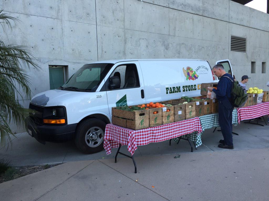 IvanBAlber's tweet photo. Special surprise to see the @CPPFarmStore Express outside the CLA! Next time I'll have to bring my wallet. http://t.co/gVYUHzxtL2