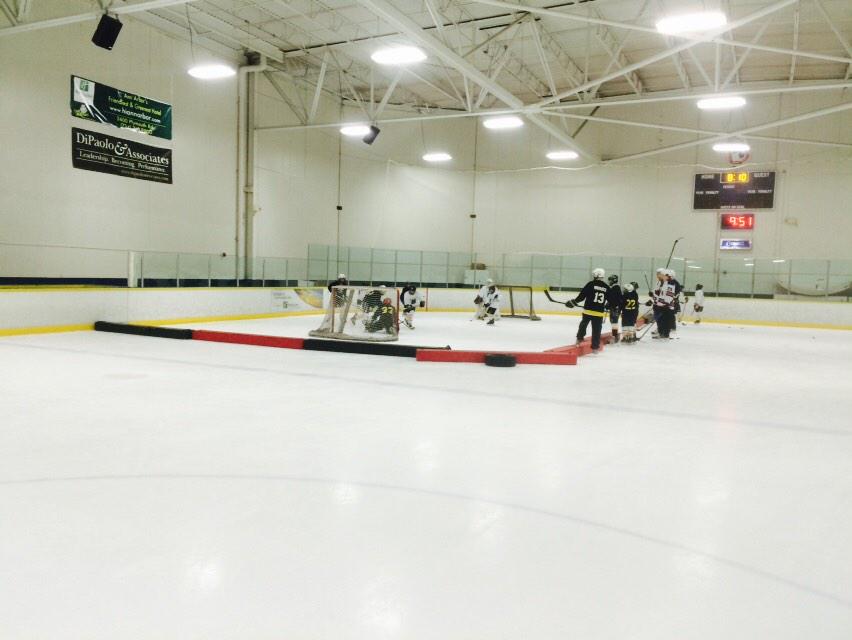 AnnArborAHockey's tweet image. @usantdp shows off one of their favorite drills.  #smallareagames #admkids #usahockey