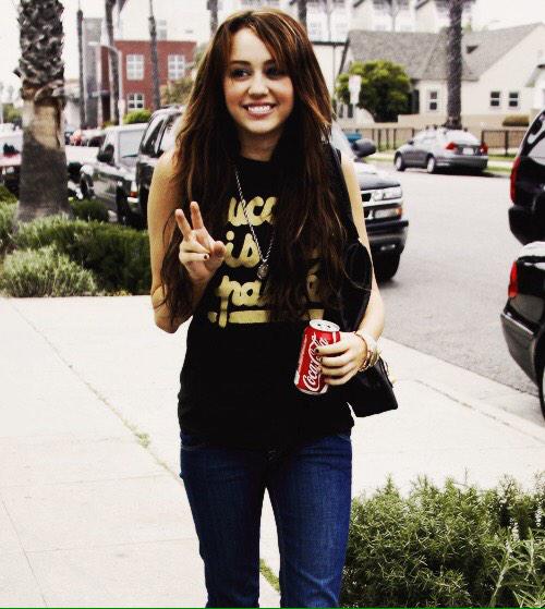 RadiateeMiley's tweet photo. Miss it http://t.co/XOWIyk6mBj