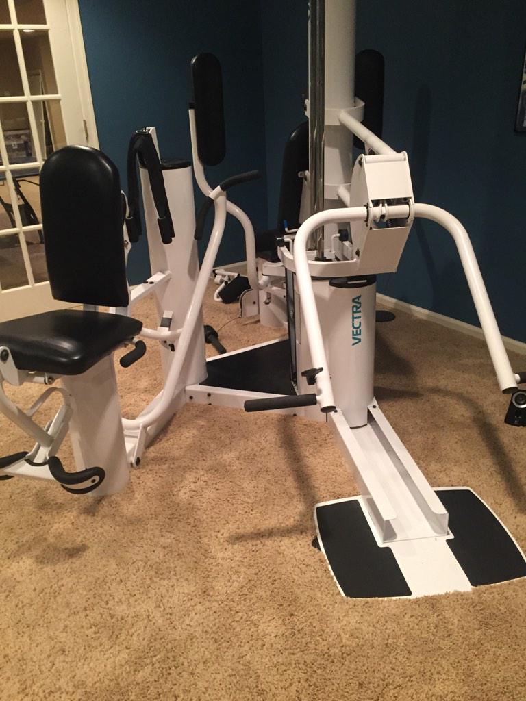 MusclePumpingFG's tweet photo. 15 Years Old (Home Gym) and Still Going Strong #GymPower http://t.co/1L5SBI0K2v