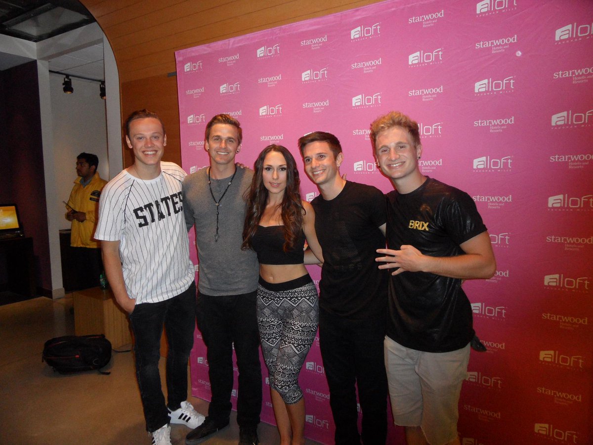 KickUpUrHeels_'s tweet photo. #2014memory @andreagodin opens for @Official4Count @Ben4Count @Kieran4Count1 @Adam4Count @Aaron4Count #4count http://t.co/pTNfgi3Z2j