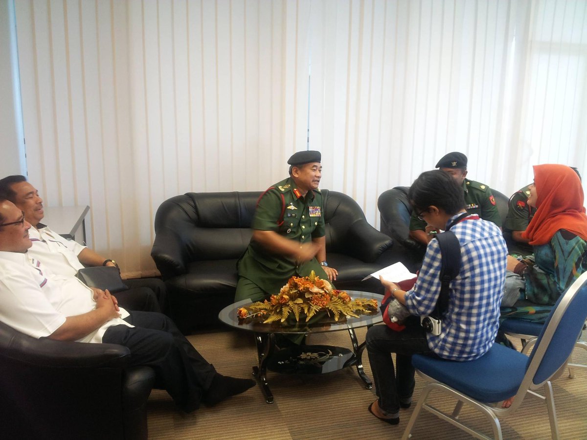 Liputan media berita 'Pesara tentera terjejas banjir dapat wang ihsan RM500' di Metro Ahad, 4 Jan 2015.