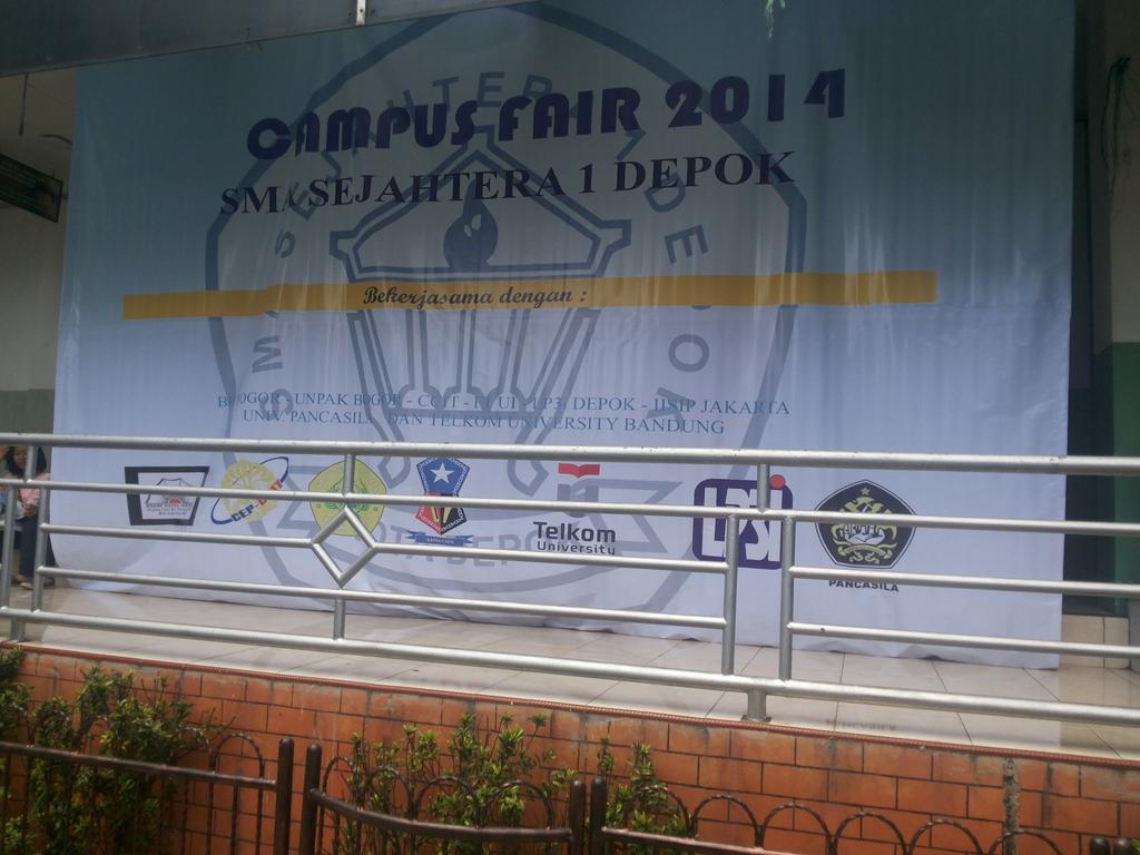 Sosialisasi HIMA KESOS Dalam acara " CAMPUS FAIR SMA SEJAHTERA 1 DEPOK" 20/12/2014 cc: <a href="/HimaKessos/">HIMA KESSOS IISIP</a>