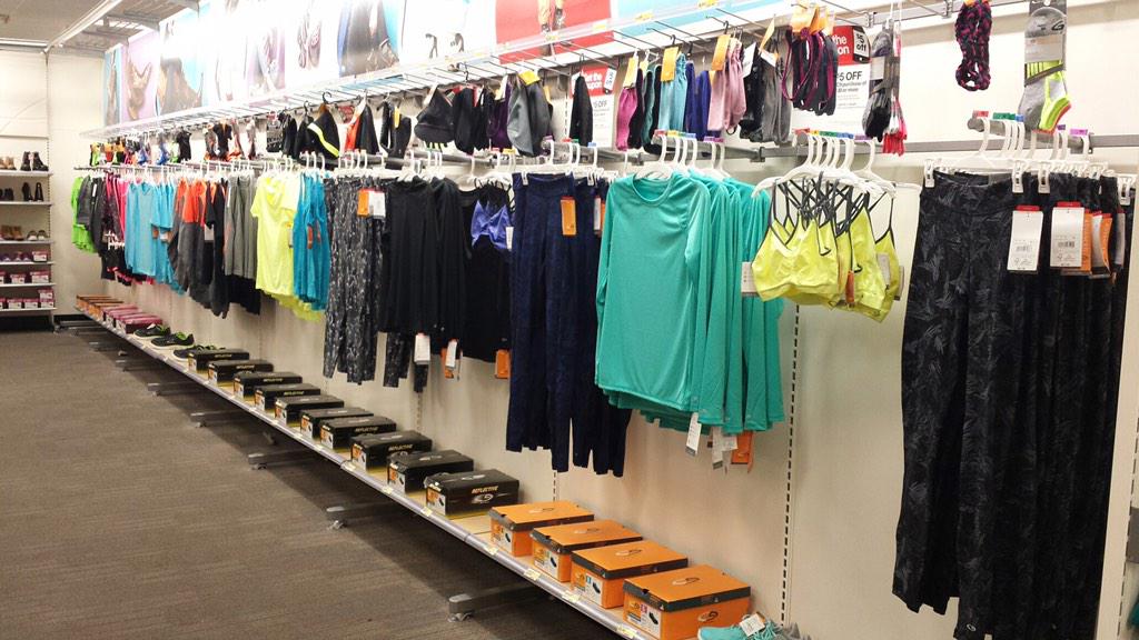 lkmckenzie523's tweet photo. Get your work out on! We've got what you need! @abinderim @GoberStephen @jjonesca  #merchandising #newyearnewyou http://t.co/7OCd9kdnaT