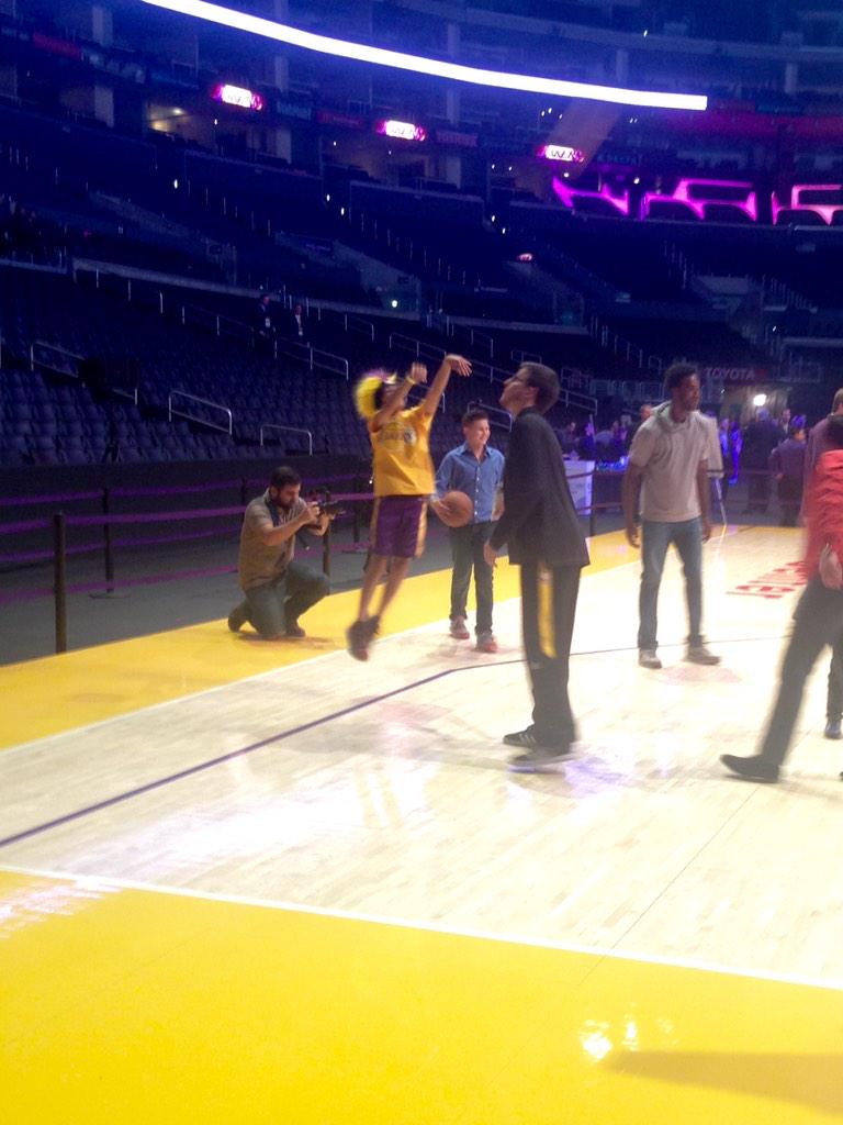 CValleyLakers's tweet photo. .@jbfour04 and Coach Scott taking on challengers at today's @LASportsTweets #LakersAllAccess event. http://t.co/rMoLlWOseT