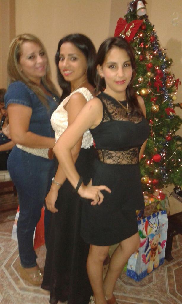 stefiloor's tweet photo. Hermanas.... =) http://t.co/bskspYkMAV