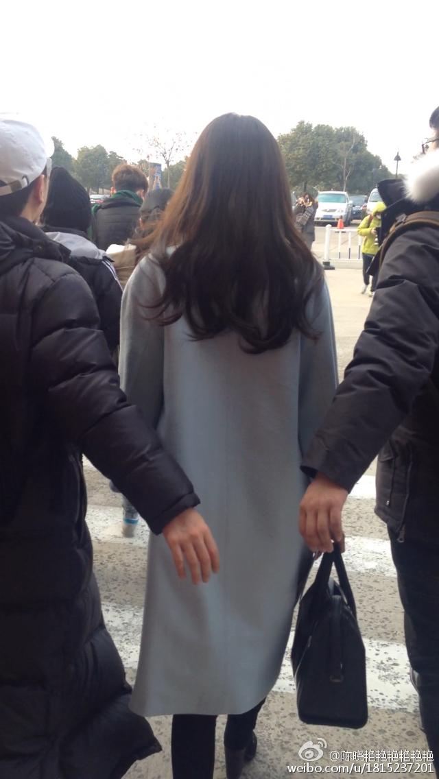 [PIC][07-01-2015]YoonA xuất phát đi Hàng Châu - Trung Quốc để quay bộ phim truyền hình của cô vào sáng nay B6u3--VCIAAq6OS