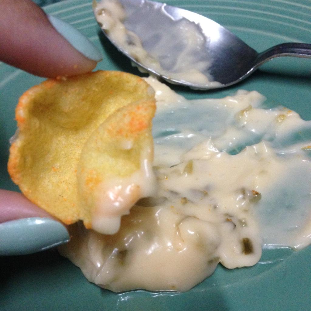 jeanneflucero's tweet photo. Clover chips with mayonnaise! ππ #snack #whilewatchingmovie Thank you @BrightForevs βΊοΈβΊοΈ http://t.co/3YGGSMZBcK