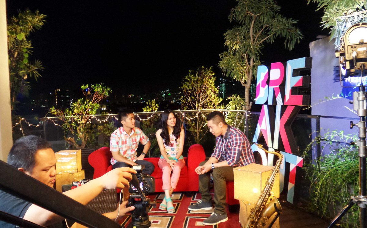 ssheinafiaz's tweet photo. Tunggu kolaborasi @sherylsheinafia @boywilliam & @DennisJunio @breakoutnet #BreakoutNETGoesToDennis stay tuned! http://t.co/BcWhrIgDSk