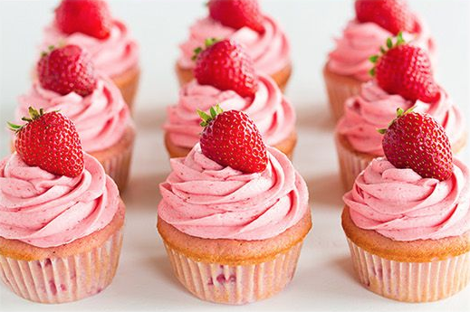 CAStrawberries's tweet photo. Late-night cupcake craving. These will do. Via @cookingclassy1. http://t.co/VtopTyqIRF http://t.co/1pmDu3OhRT