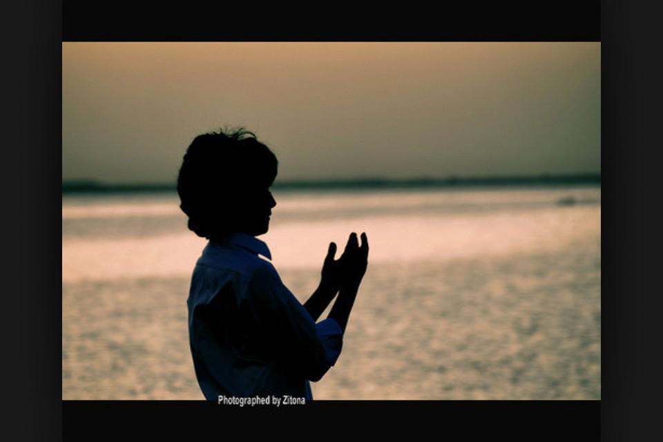 jordiy2040's tweet photo. البابُ الوحيد الذي لا يسألك صاحبُه من الطارق
،، ه�� باب السماء
فارفع يديك قليلاً
#جردي_القيسي http://t.co/bAURc2TIPu