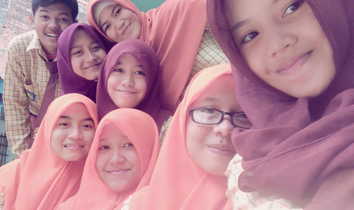 XFrenscor's tweet photo. Menunggu komentar lomba mading #XMIA2 #HUT51SMAKER @OsisSmaker_51 http://t.co/y0jhpjpMpV