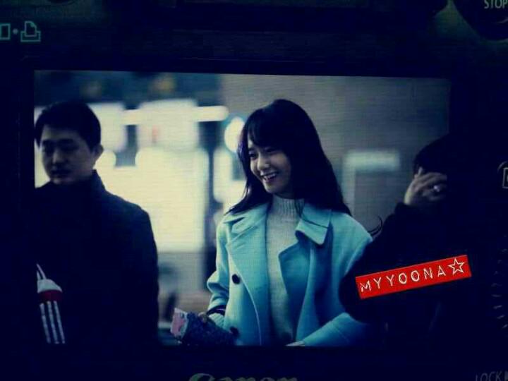 [PIC][07-01-2015]YoonA xuất phát đi Hàng Châu - Trung Quốc để quay bộ phim truyền hình của cô vào sáng nay B6uLvqTCMAA9MjK