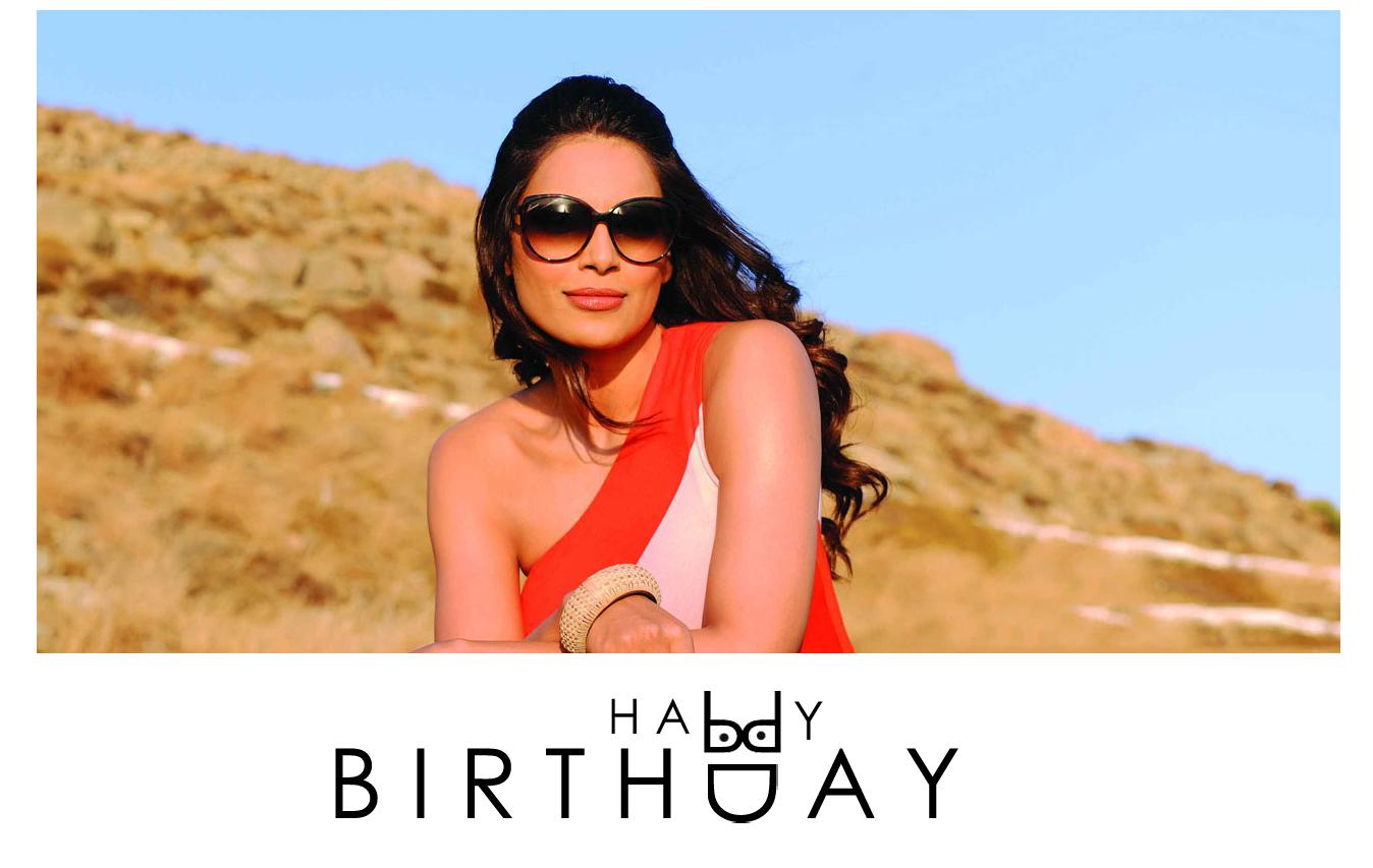We wish the big eyed, husky voiced beauty Bipasha Basu a very Happy Birthday. Like if you love her sunglasses. 