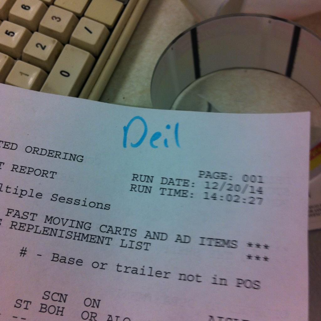 nikilyn19's tweet image. Guys that&apos;s not how you spell &quot;DELI&quot; #krogerproblems