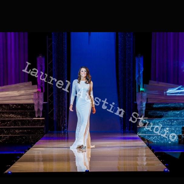 kaileysalzillo's tweet photo. Look at me go. 🙌👠🎀👑 http://t.co/dsUUiz9puF