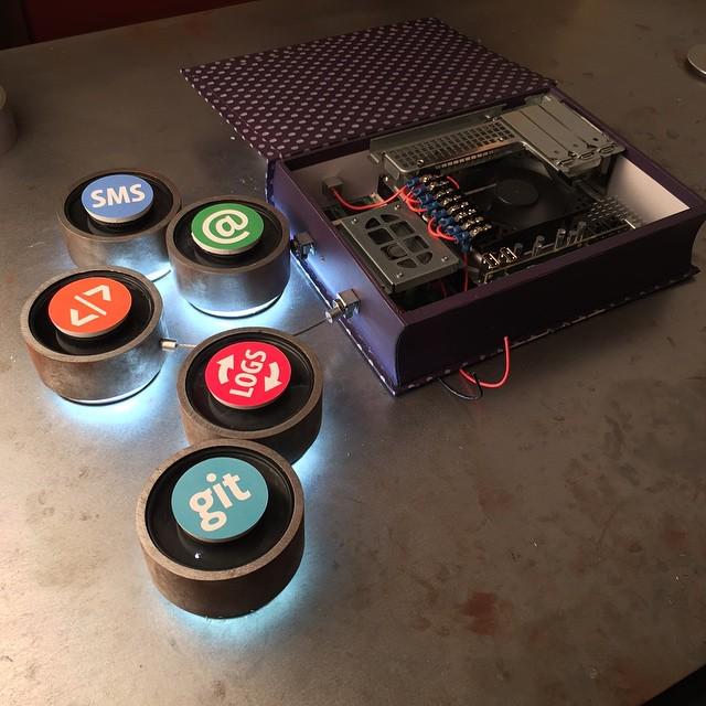 atomateIO's tweet image. Atoms are all wired up for the video! Set coming along.
