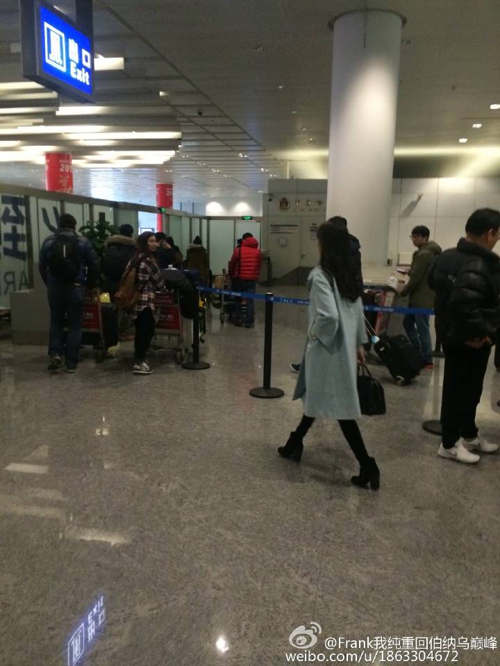 [PIC][07-01-2015]YoonA xuất phát đi Hàng Châu - Trung Quốc để quay bộ phim truyền hình của cô vào sáng nay B6unynfCIAE3gUB