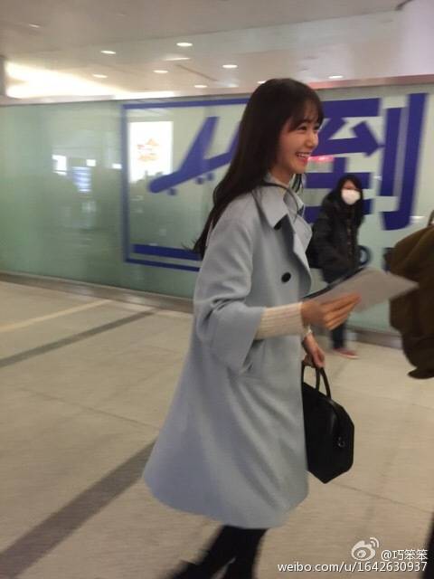 [PIC][07-01-2015]YoonA xuất phát đi Hàng Châu - Trung Quốc để quay bộ phim truyền hình của cô vào sáng nay B6uo-NFCcAAJPB6