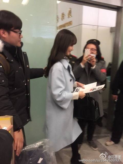 [PIC][07-01-2015]YoonA xuất phát đi Hàng Châu - Trung Quốc để quay bộ phim truyền hình của cô vào sáng nay B6upMlqCUAEcHCL